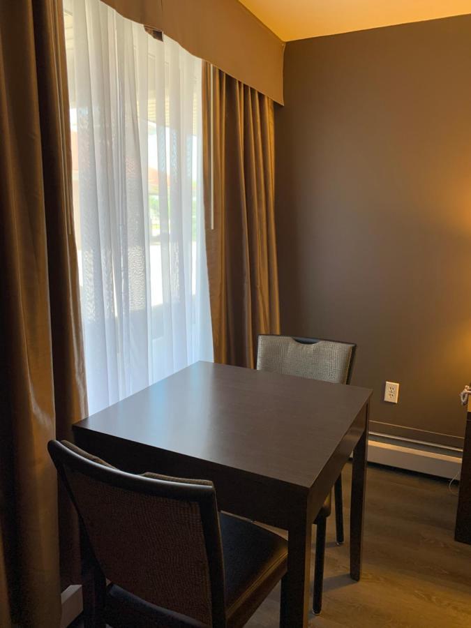 Econo Lodge Inn & Suites Lethbridge Exterior foto