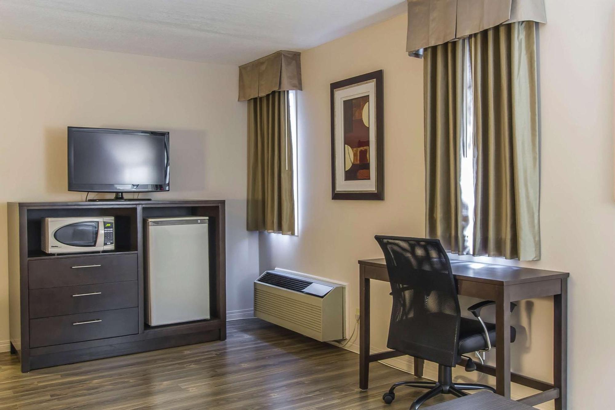 Econo Lodge Inn & Suites Lethbridge Exterior foto