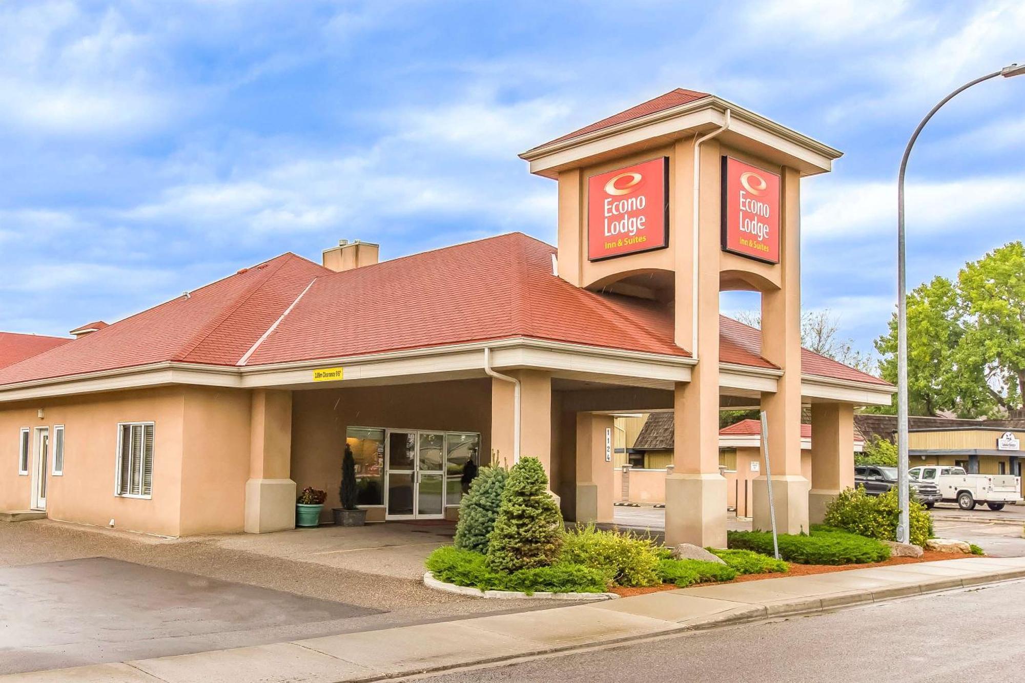 Econo Lodge Inn & Suites Lethbridge Exterior foto